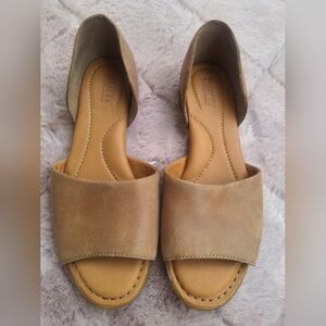 Born Women's Tan Sandals